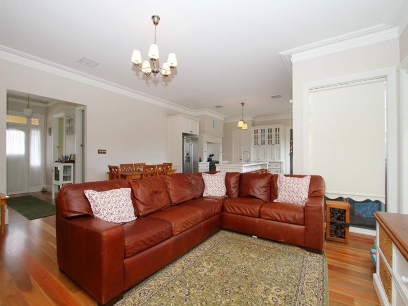 20 Highbury Drive, Hillside VIC 3037