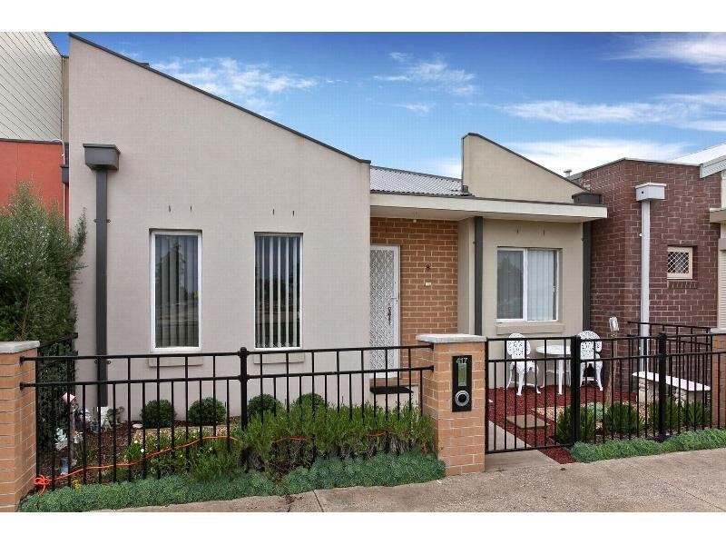 417 Hume Drive, Caroline Springs VIC 3023