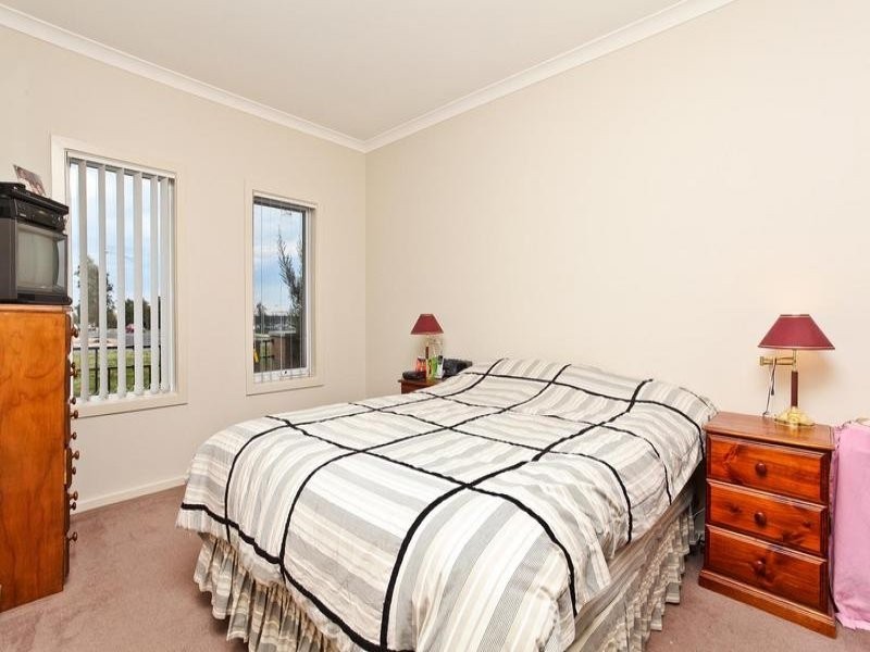 417 Hume Drive, Caroline Springs VIC 3023