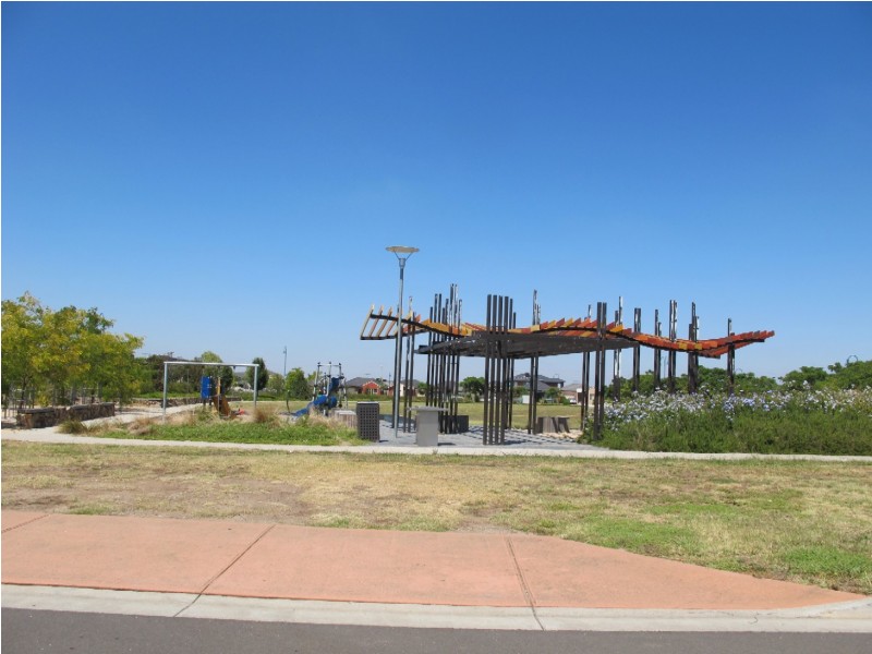 2 Hepburn Court, Taylors Hill VIC 3037