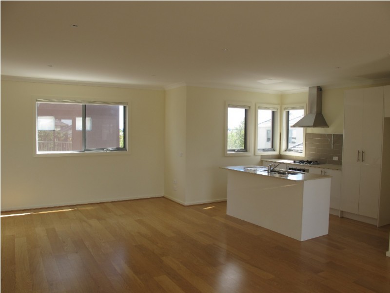 8 Kai Close, Caroline Springs VIC 3023