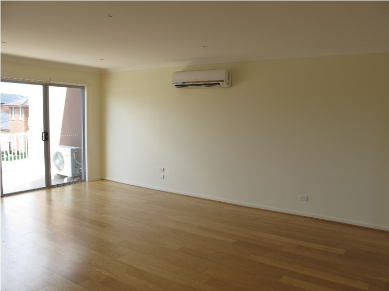 8 Kai Close, Caroline Springs VIC 3023