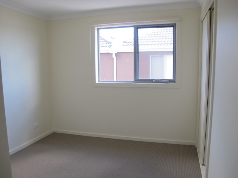 8 Kai Close, Caroline Springs VIC 3023