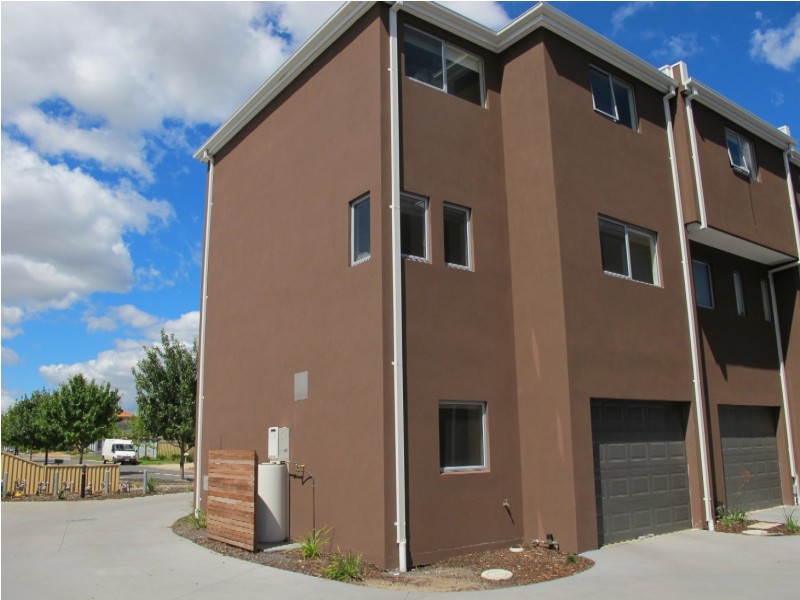 8 Kai Close, Caroline Springs VIC 3023