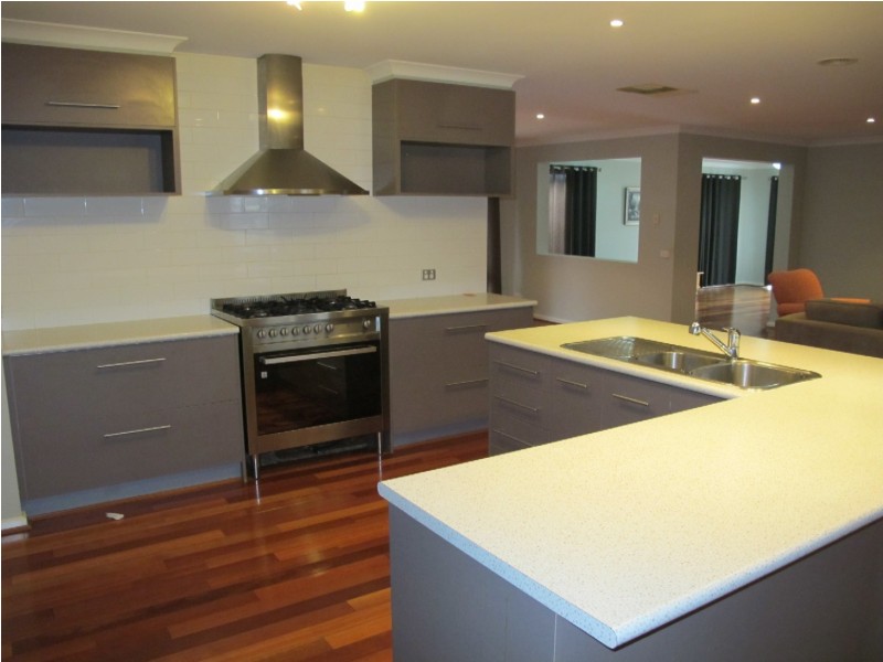 31 Ultimo Walk, Taylors Hill VIC 3037