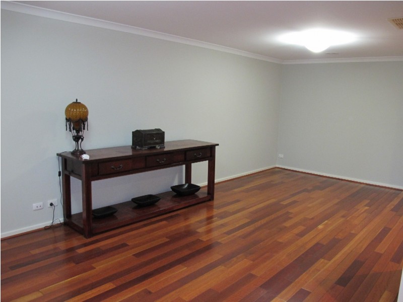 31 Ultimo Walk, Taylors Hill VIC 3037