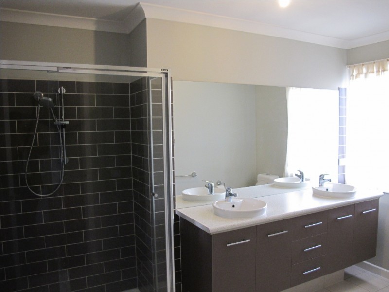 31 Ultimo Walk, Taylors Hill VIC 3037