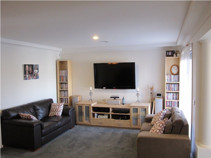 17 Lady Penrhyn Drive, Wyndham Vale VIC 3024