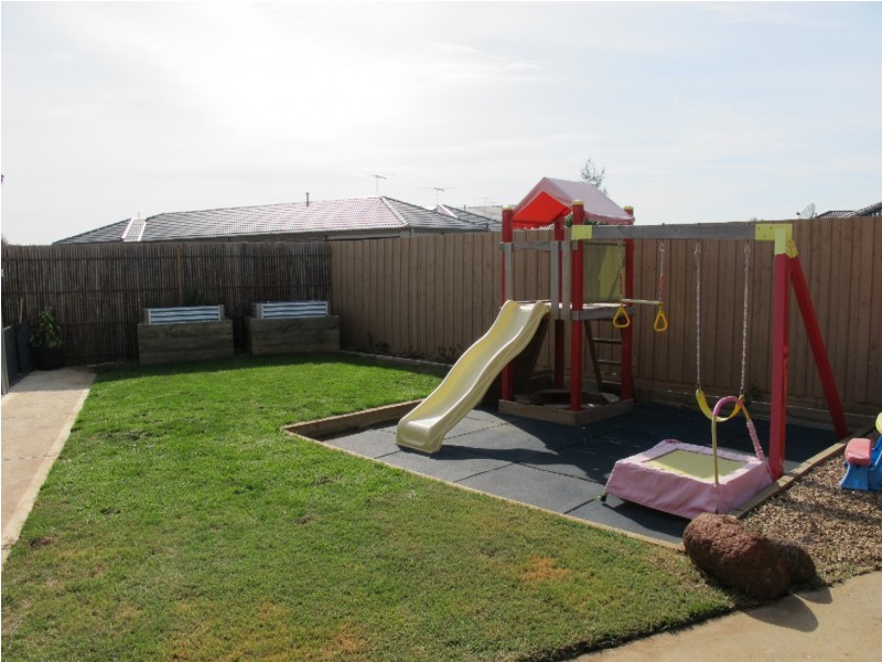 17 Lady Penrhyn Drive, Wyndham Vale VIC 3024