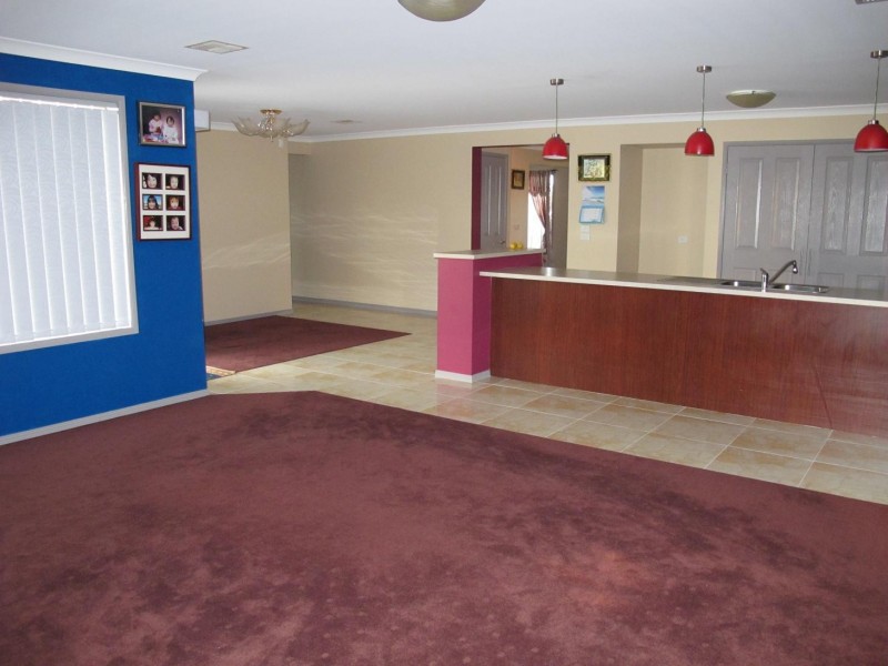 8 Rushcutters Place, Taylors Hill VIC 3037