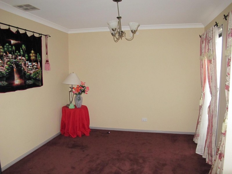 8 Rushcutters Place, Taylors Hill VIC 3037