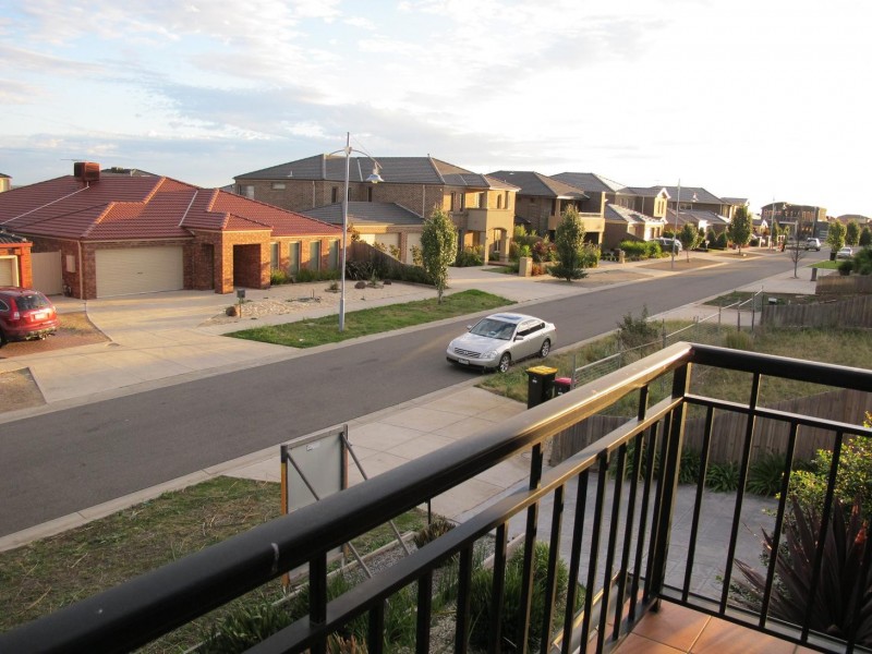 8 Rushcutters Place, Taylors Hill VIC 3037
