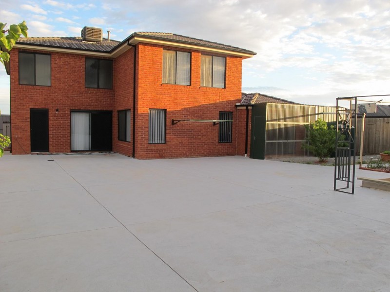 8 Rushcutters Place, Taylors Hill VIC 3037