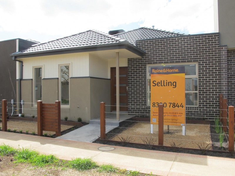 7/2-4 Great Barr Crescent, Caroline Springs VIC 3023
