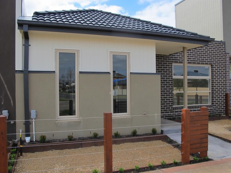 7/2-4 Great Barr Crescent, Caroline Springs VIC 3023