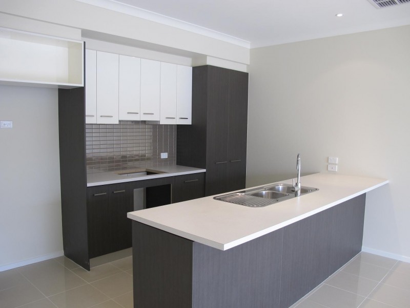 7/2-4 Great Barr Crescent, Caroline Springs VIC 3023