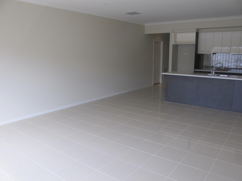 7/2-4 Great Barr Crescent, Caroline Springs VIC 3023