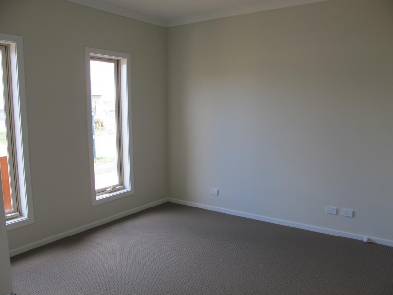 7/2-4 Great Barr Crescent, Caroline Springs VIC 3023