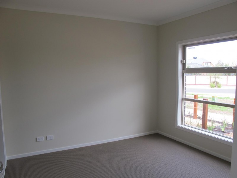 7/2-4 Great Barr Crescent, Caroline Springs VIC 3023
