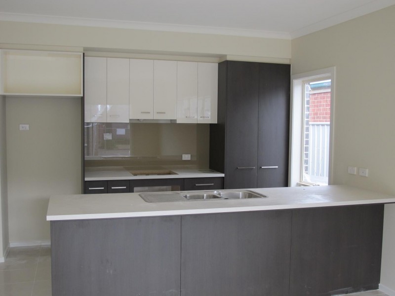9/2-4 Great Barr Crescent, Caroline Springs VIC 3023
