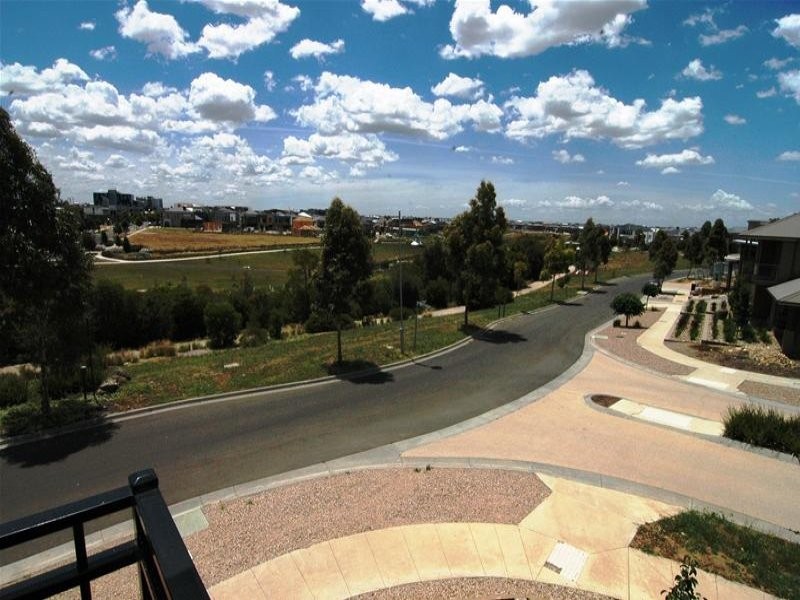 30 Kororoit Approach, Caroline Springs VIC 3023