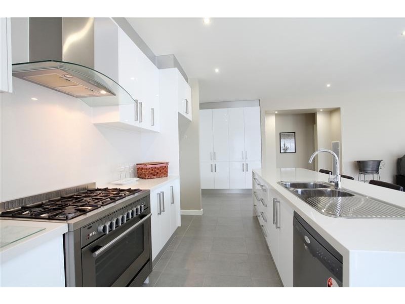 19 Balmain Circuit, Taylors Hill VIC 3037