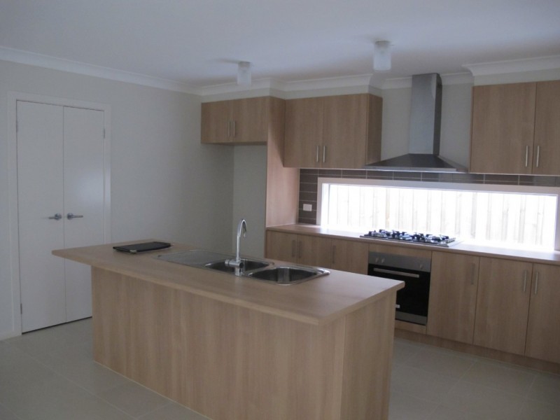 8 Poseidon Street, Kurunjang VIC 3337