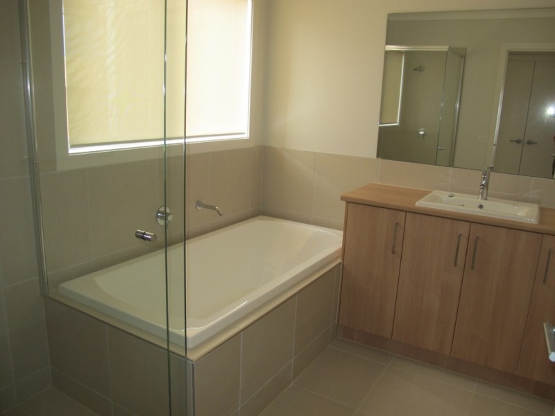 8 Poseidon Street, Kurunjang VIC 3337