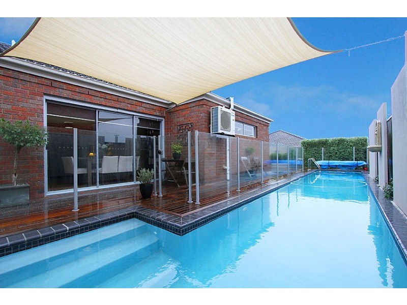 12 Matlock Street, Caroline Springs VIC 3023