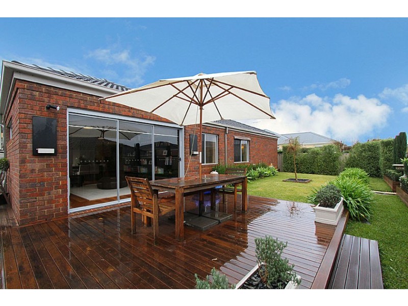 12 Matlock Street, Caroline Springs VIC 3023