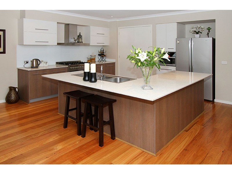 12 Matlock Street, Caroline Springs VIC 3023