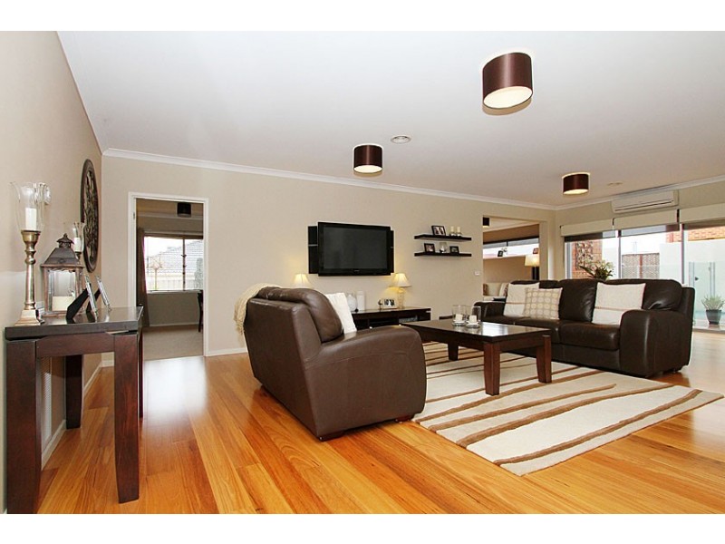 12 Matlock Street, Caroline Springs VIC 3023