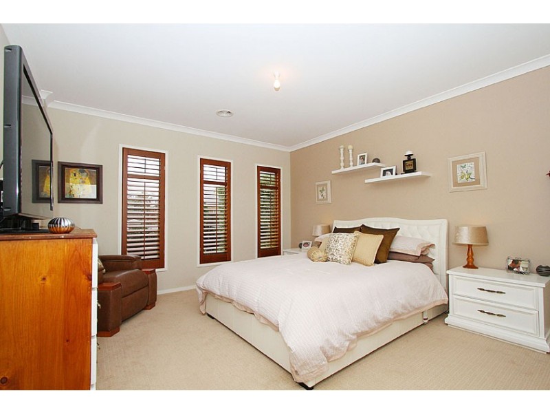 12 Matlock Street, Caroline Springs VIC 3023