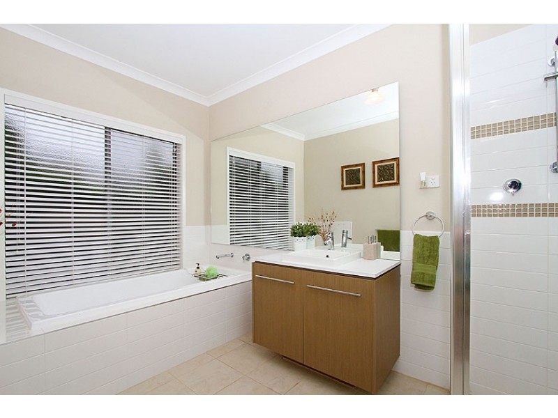 12 Matlock Street, Caroline Springs VIC 3023
