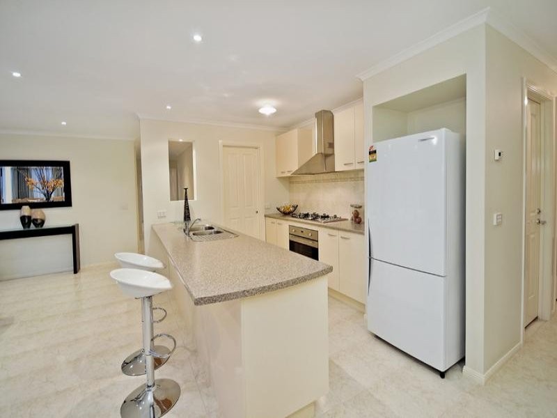 12 Rushcutters Place, Taylors Hill VIC 3037