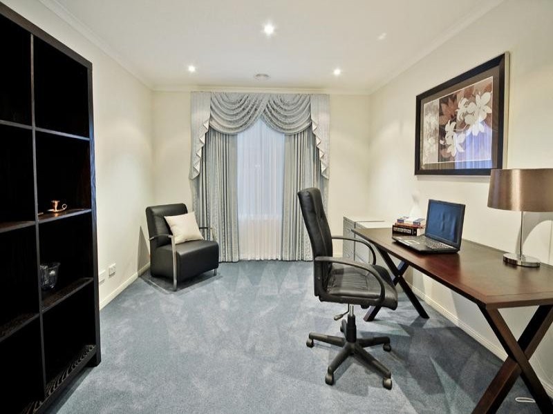 12 Rushcutters Place, Taylors Hill VIC 3037