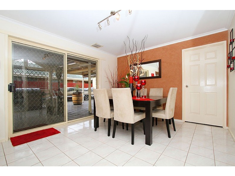 22 Themeda Court, Delahey VIC 3037