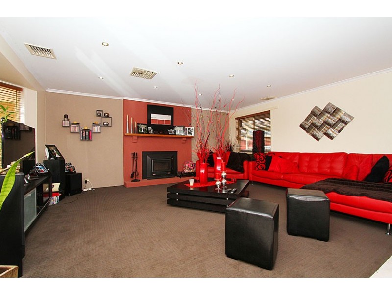 22 Themeda Court, Delahey VIC 3037