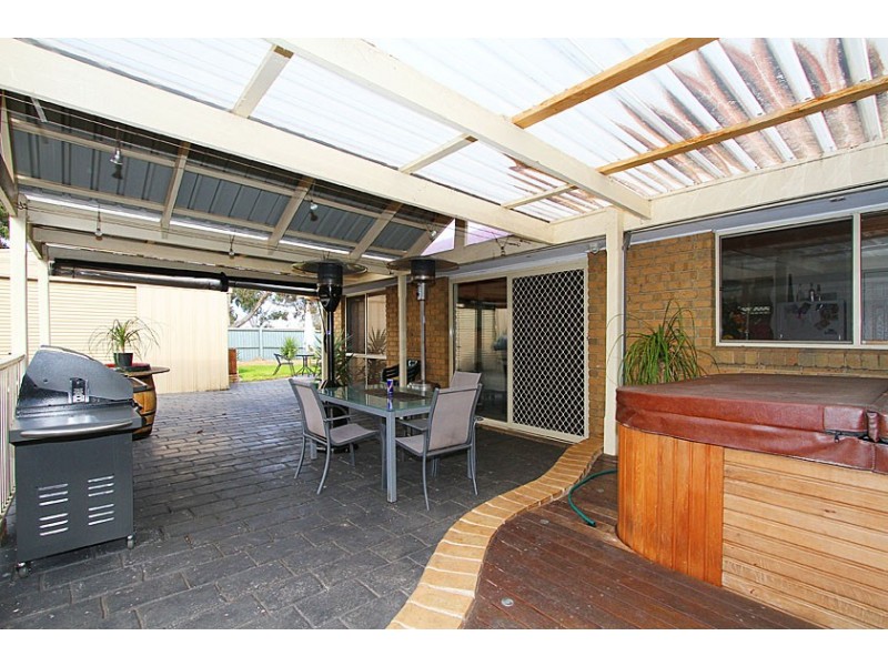 22 Themeda Court, Delahey VIC 3037