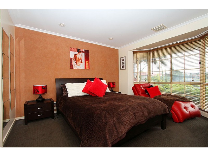 22 Themeda Court, Delahey VIC 3037