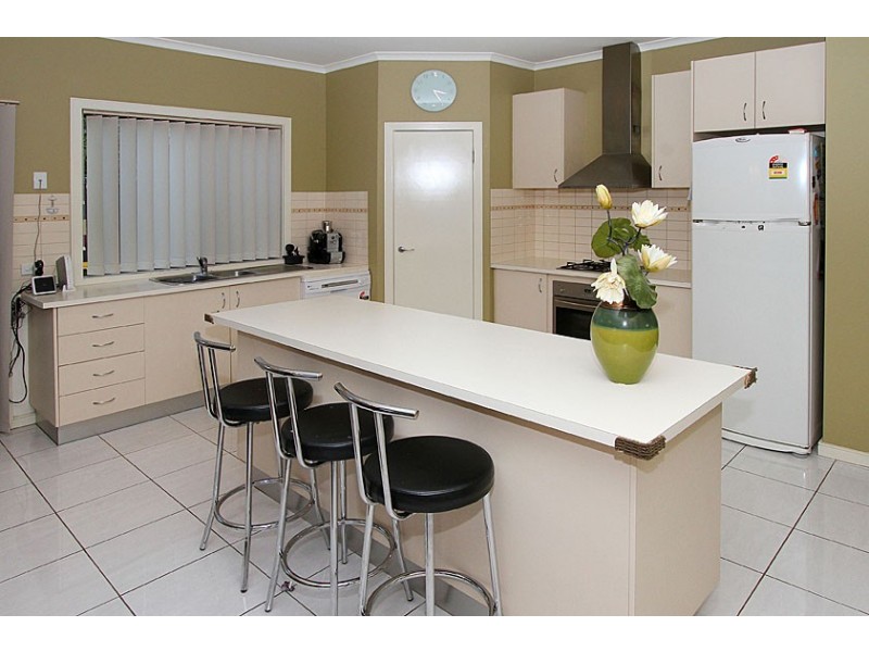 27 Cassan Way, Caroline Springs VIC 3023