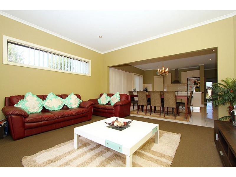 27 Cassan Way, Caroline Springs VIC 3023