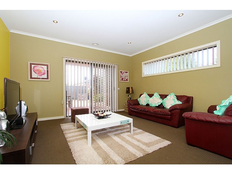 27 Cassan Way, Caroline Springs VIC 3023