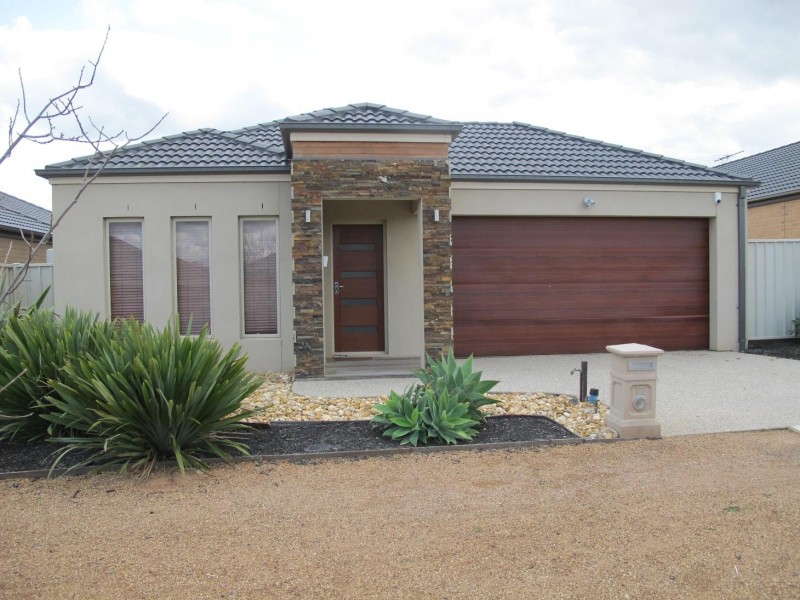 12 Flinders Place, Caroline Springs VIC 3023