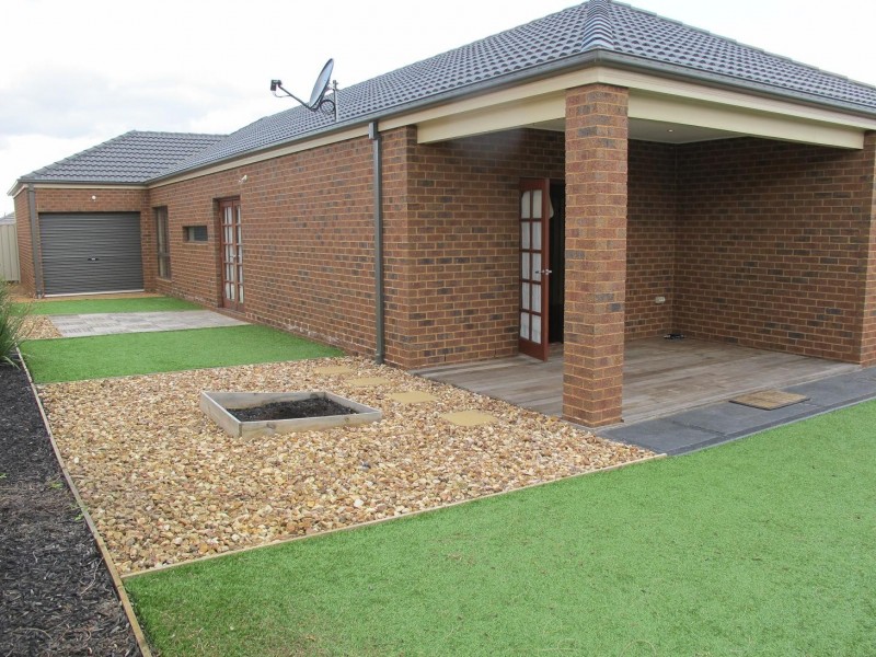 12 Flinders Place, Caroline Springs VIC 3023