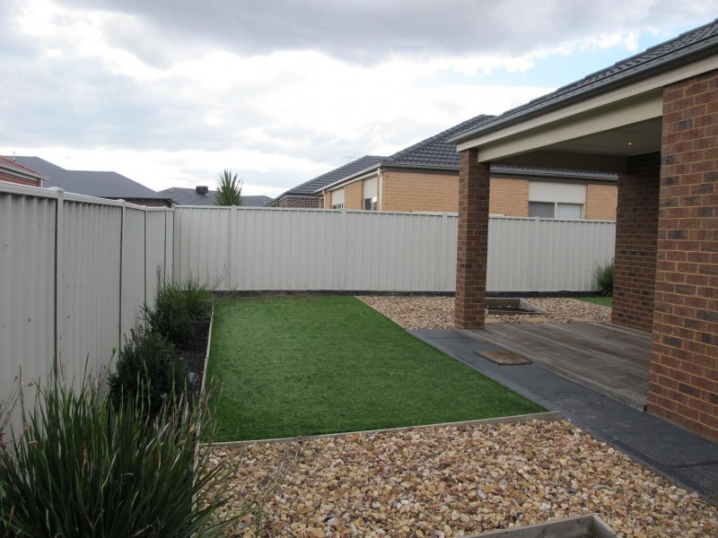 12 Flinders Place, Caroline Springs VIC 3023