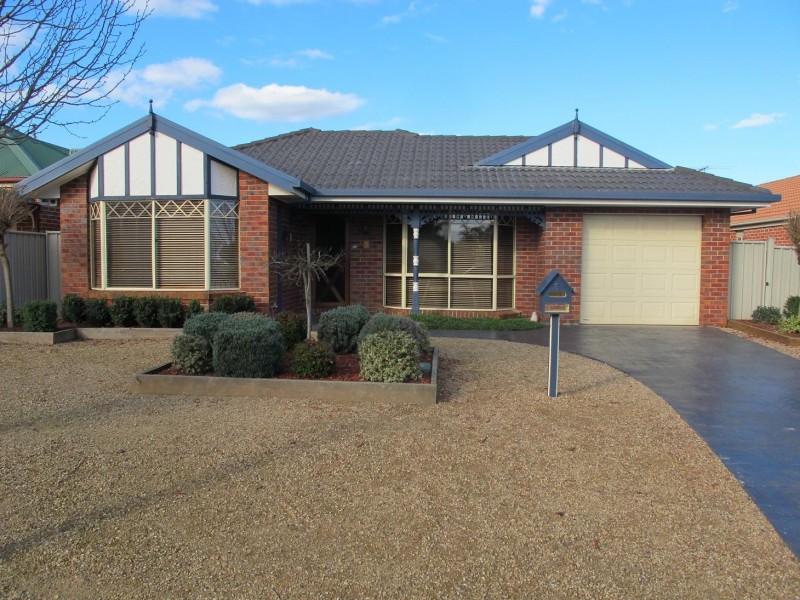 3 Diggers Place, Caroline Springs VIC 3023