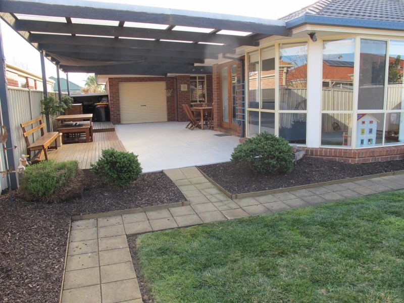 3 Diggers Place, Caroline Springs VIC 3023