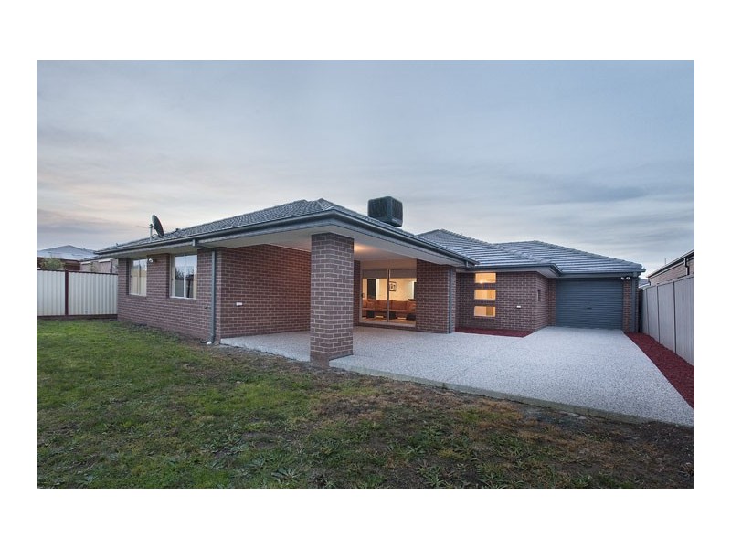 4 Edward Court, Taylors Hill VIC 3037