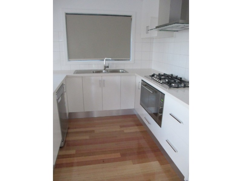 1/5-6 Chelsworth Place, Caroline Springs VIC 3023